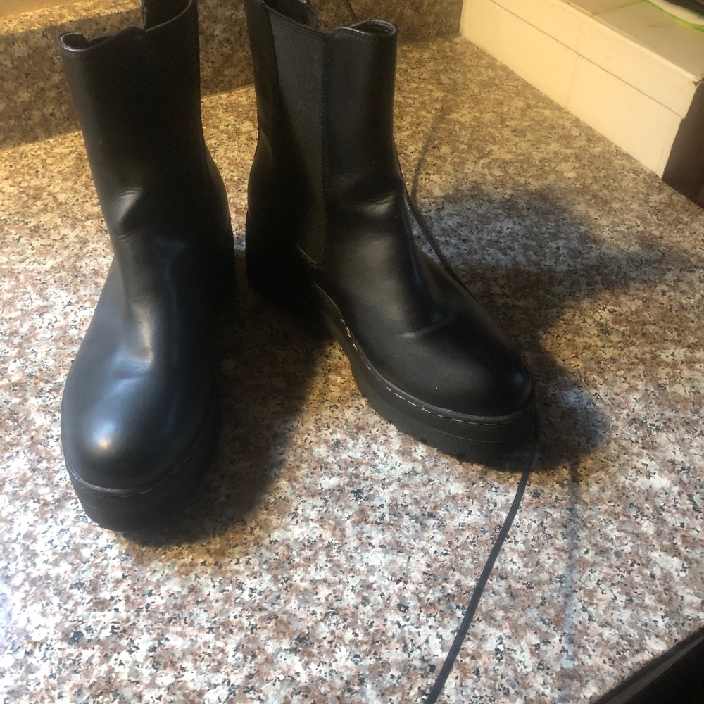 Mia boots 8M